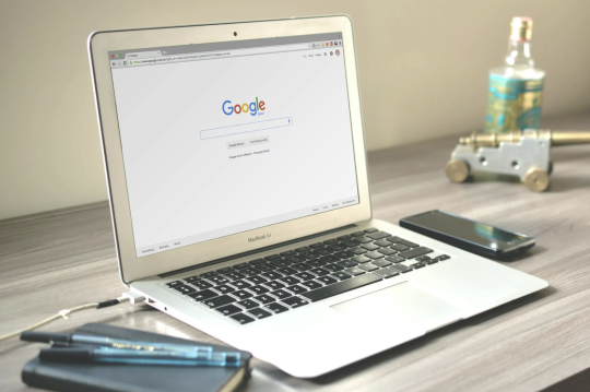 圖片SEO優化全攻略2025:ALT文字、壓縮技術與AI時代的致勝之道